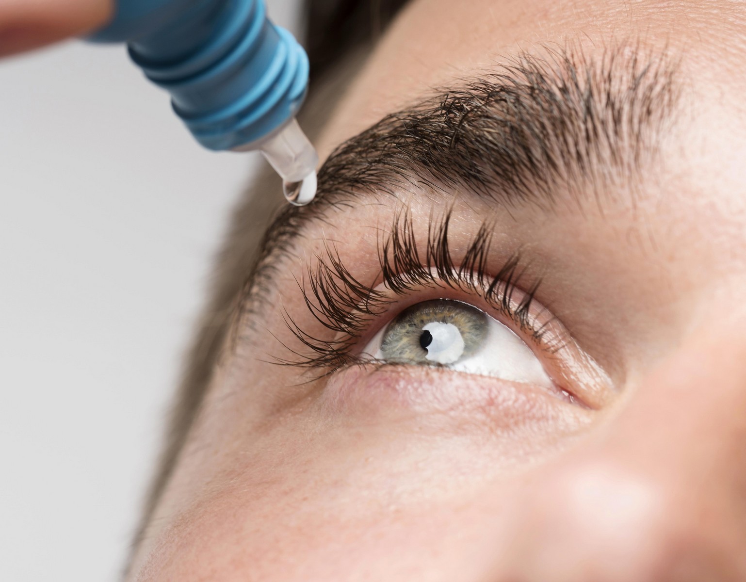 Какие препараты помогут при синдроме «сухого» глаза